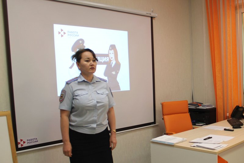 Тазовские полицейские приняли участие в профориентационном мероприятии